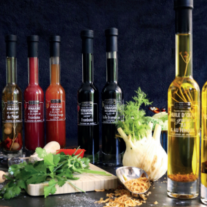 Huiles, vinaigres et condiments d'épicerie fine artisanale.